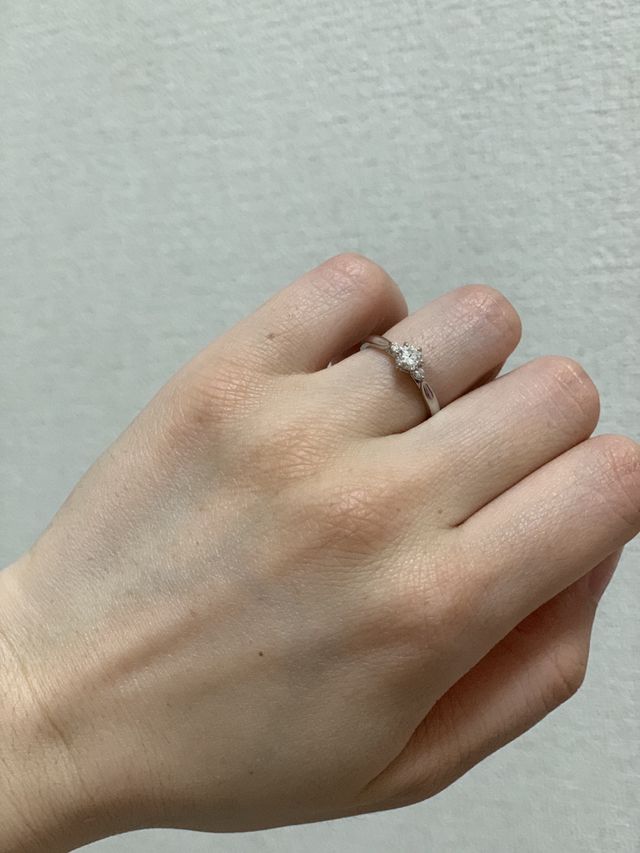 ダイヤが上品な光り方をして綺麗です。