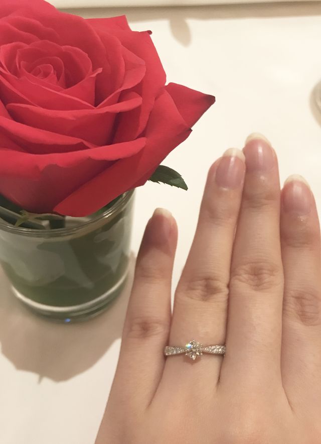 ダイヤが大きく見えるデザインです