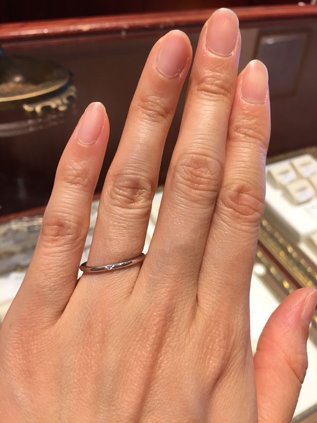 細くてシンプルな指輪