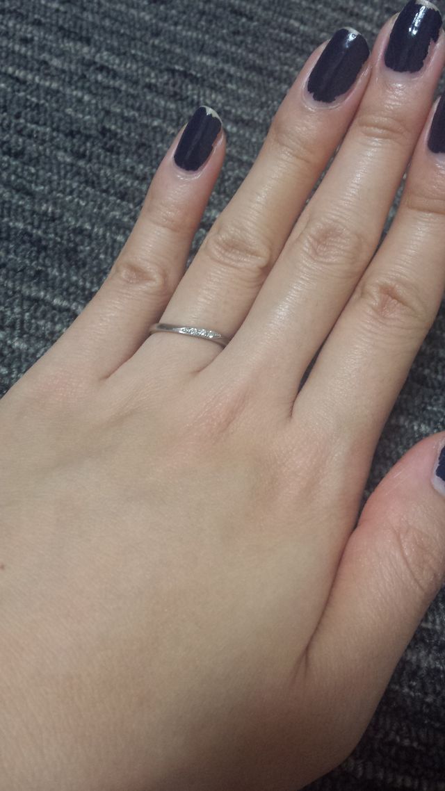 Sラインなので、より指を長く細く見せてくれます☆