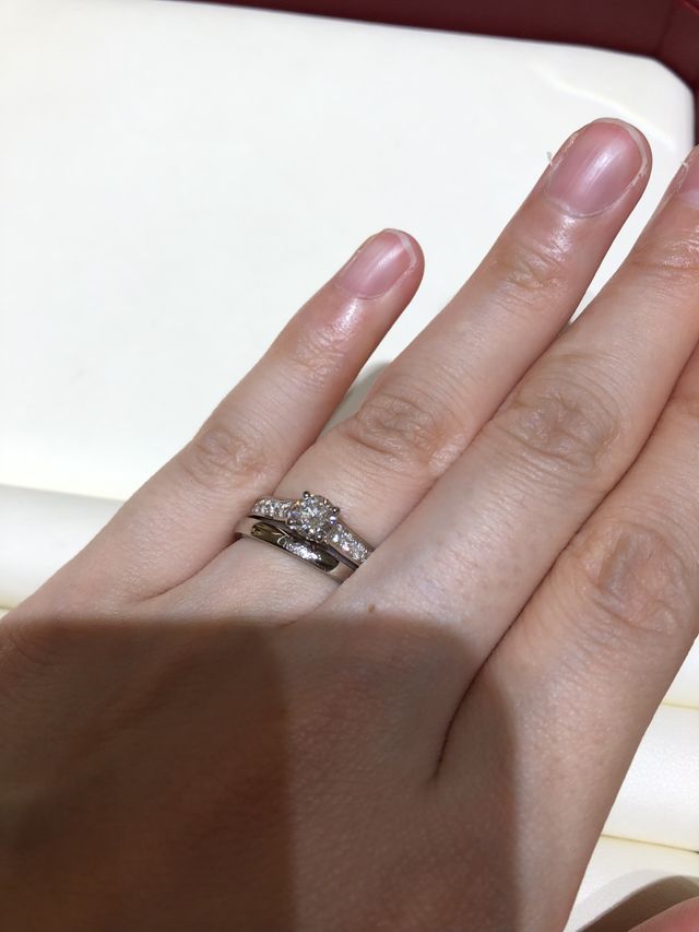 ソリテール1895の婚約指輪です。結婚指輪はバレリーナです
