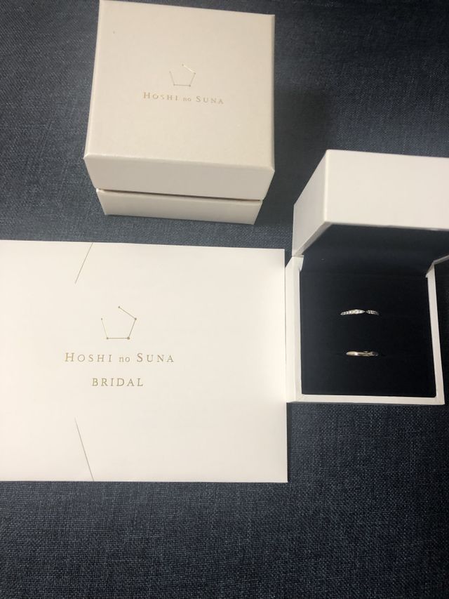 リボンのような形とキラキラ感に一目惚れしました。