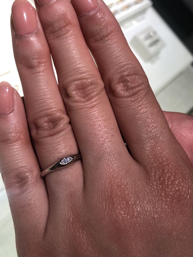 大きなダイアモンドが特殊カットされていて綺麗