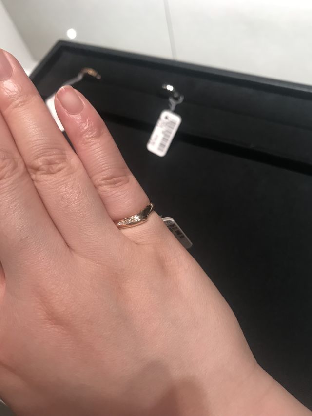 エルサペレッティのオープンハートからきたデザインだそうです