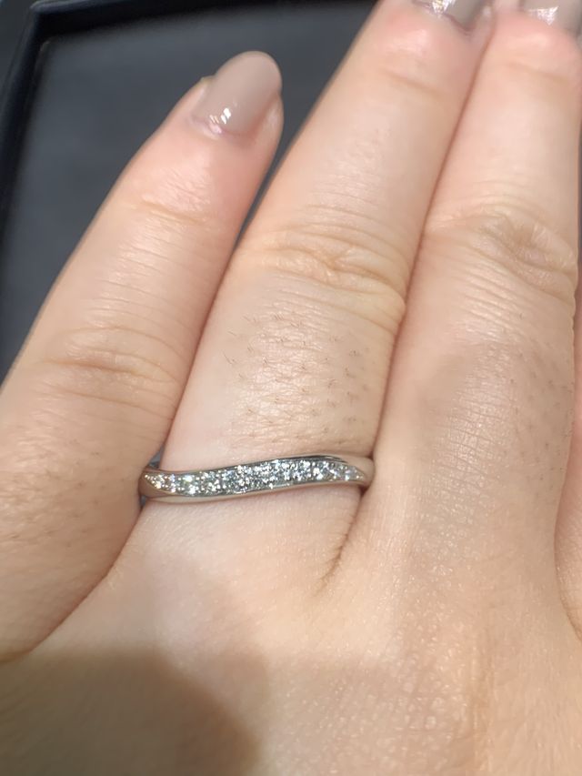 迷ったデランシーは少しウェーブが入り、ダイヤの数も多いです