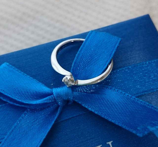 婚約指輪として