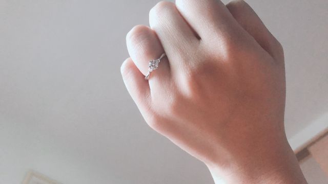 緩やかなウェーブと大粒ダイヤの輝きに魅了されました！