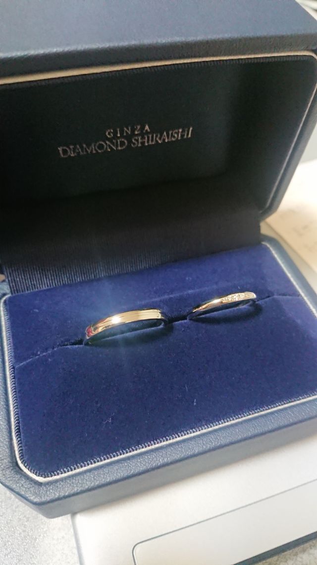 結婚指輪、ふたつともキラキラです！