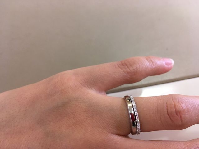 2.5ミリ幅の四角いタイプとエタニティの重ねづけ