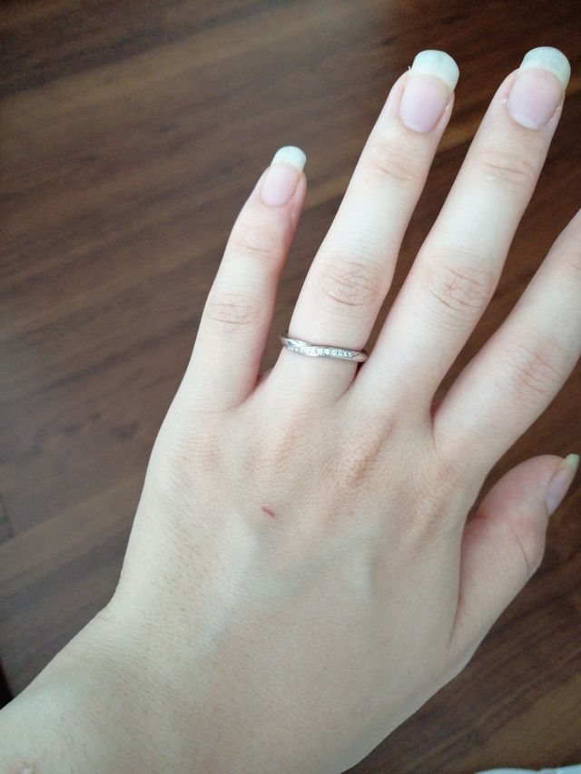 着用時の写真です！
キラキラしていて、見るたび嬉しくなります