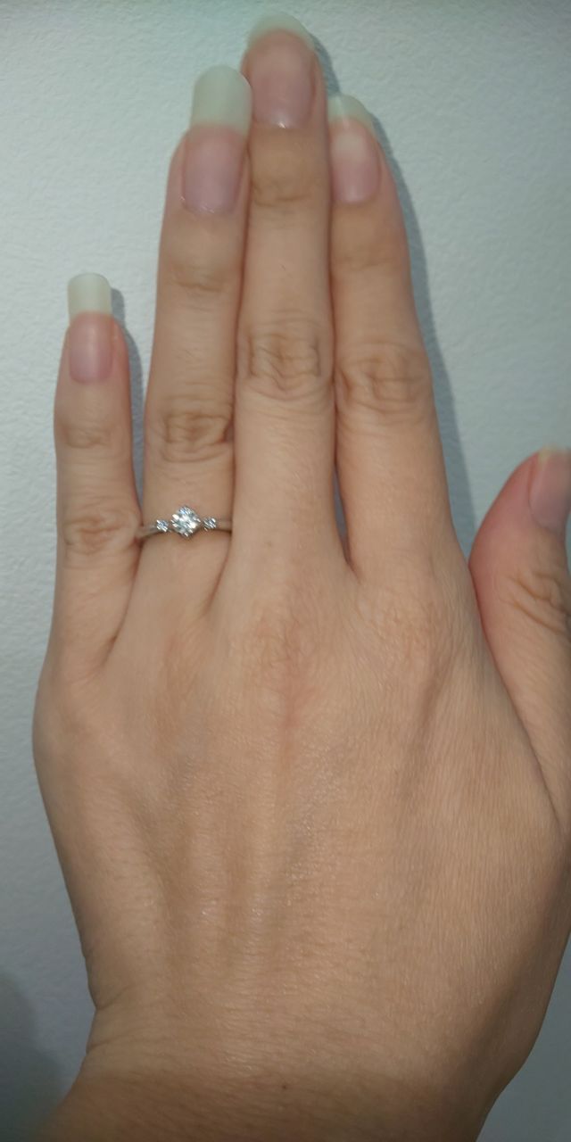 上からみた状態で真ん中にダイヤがあります。