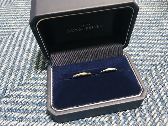 女性用にはダイヤが付いてます。