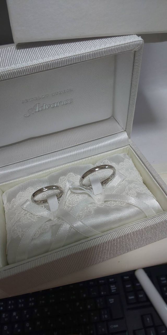 飽きが来ないシンプルなデザイン、鍛造の指輪にしました