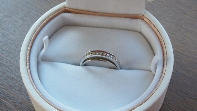 半分までダイヤで敷き詰められています！