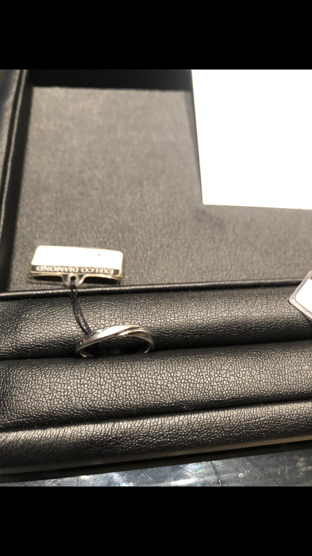 男性側の結婚指輪。