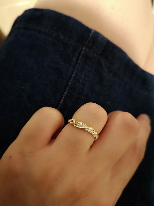 2人にしか分からないイニシャルが隠れています。