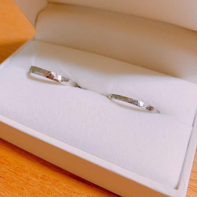 表面はマット、こちらはツヤ出し加工をしてもらっています。