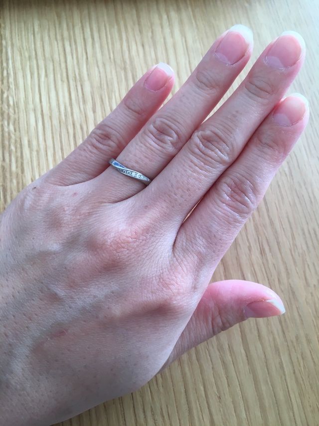 真っ直ぐのタイプではなく、少し斜めにカーブを描いています。