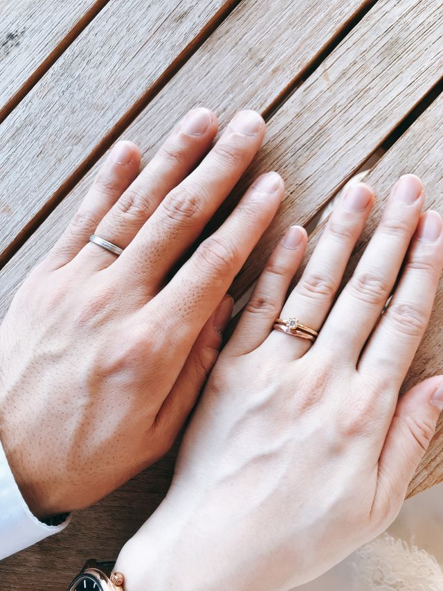 婚約指輪のCapriと重ねづけしています。（右）