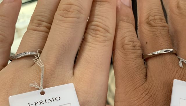 流れるようなダイヤのデザインが素敵でした。