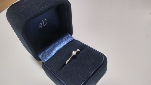 プロポーズのときにもらった婚約指輪です。