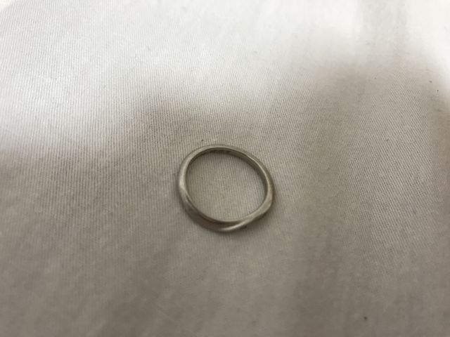 指輪の幅がせまくつけてる感じはまったくしません
