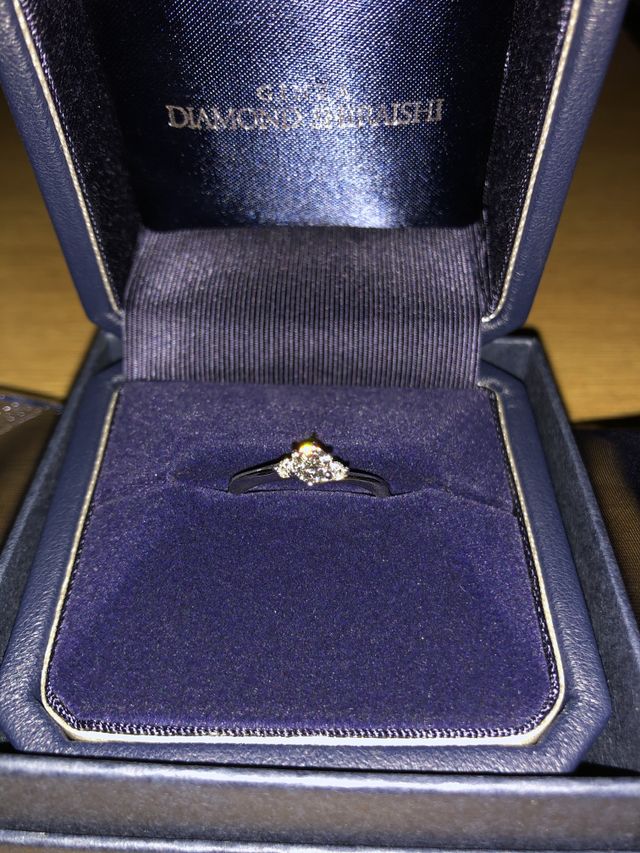 婚約指輪と収納箱