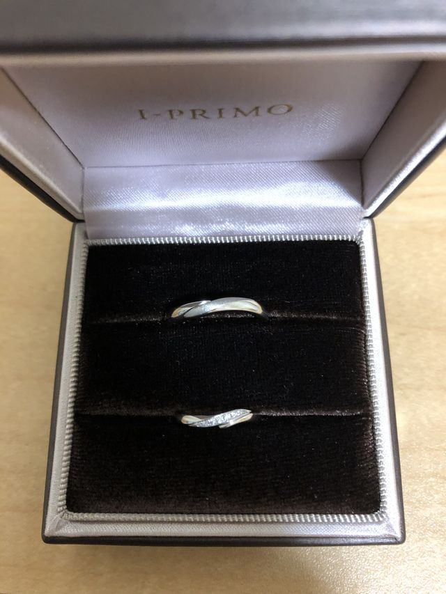 上が男性の指輪
下が女性の指輪