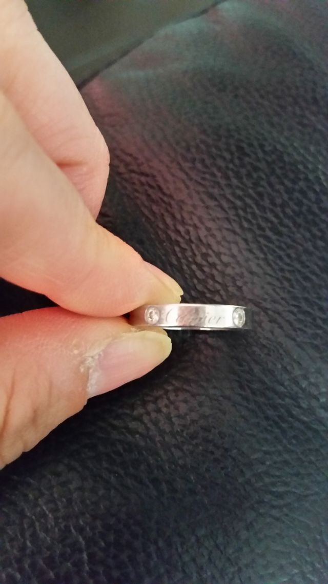 ダイヤが1つのものも、ありましたが2つタイプ。