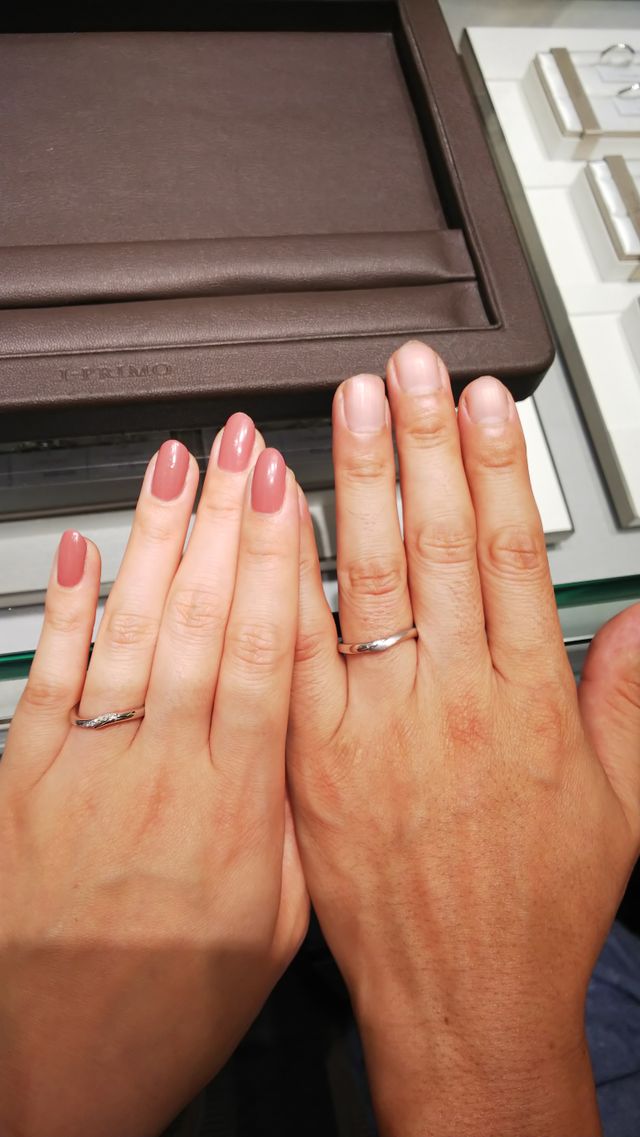 右が主人、
左が私です。