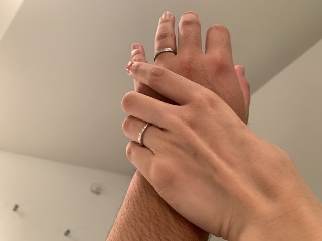 指輪の形やダイヤモンド数等を選びオーダーメイド作成しました。