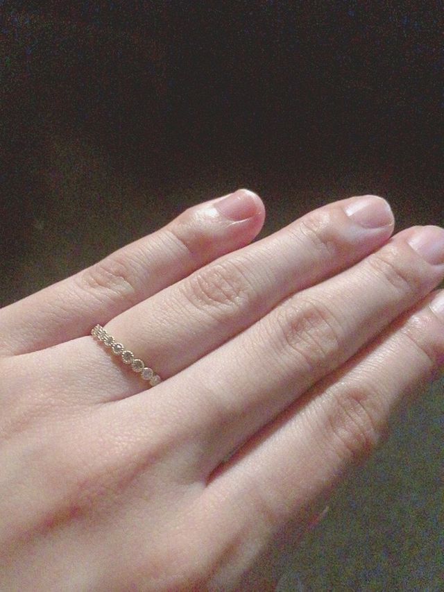 指に着けるとこんな感じです。