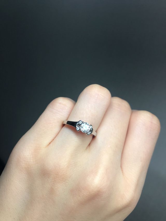 0.5カラット以上になるとパヴェ入りになります