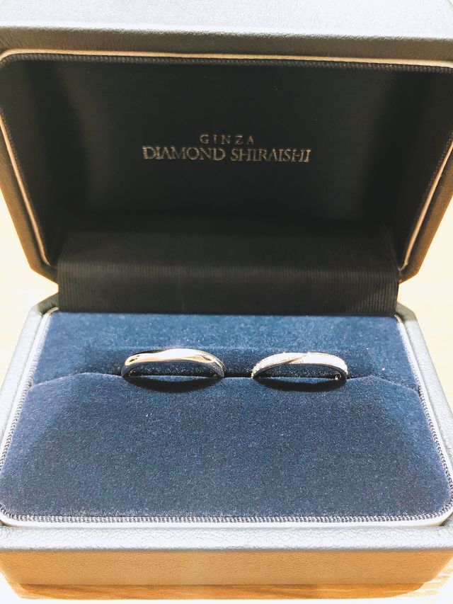 ペアリングで旦那の方には斜めにつや消しが入っています。