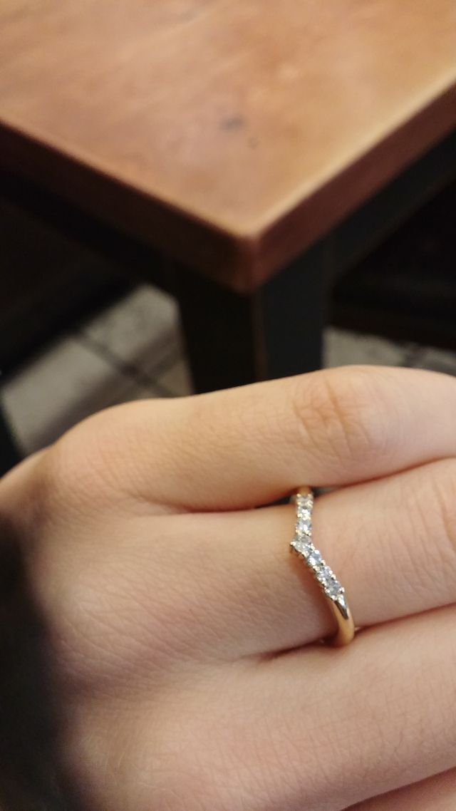 分厚すぎず、毎日付けていても全く生活に支障なし。