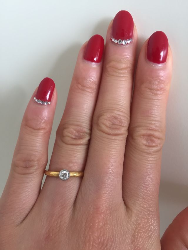 アーム部分がゴールドなので１個で華やかに見えます。