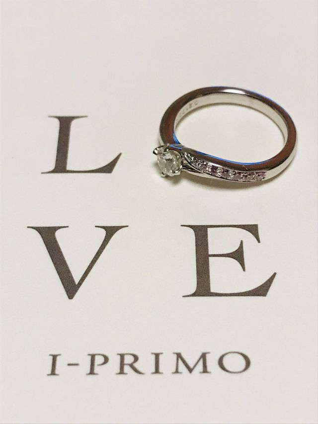 ピンクダイヤの付いた指輪をフルオーダーで作って頂きました。