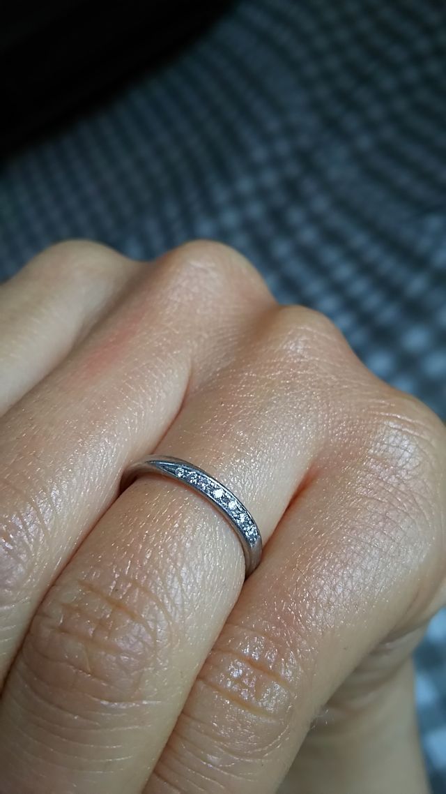 ダイヤの帯が、光を浴びてキラキラ輝きます♪