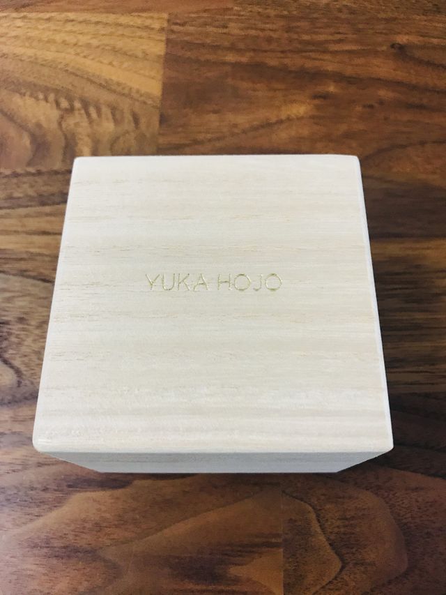 指輪が入っていたボックスの正面です