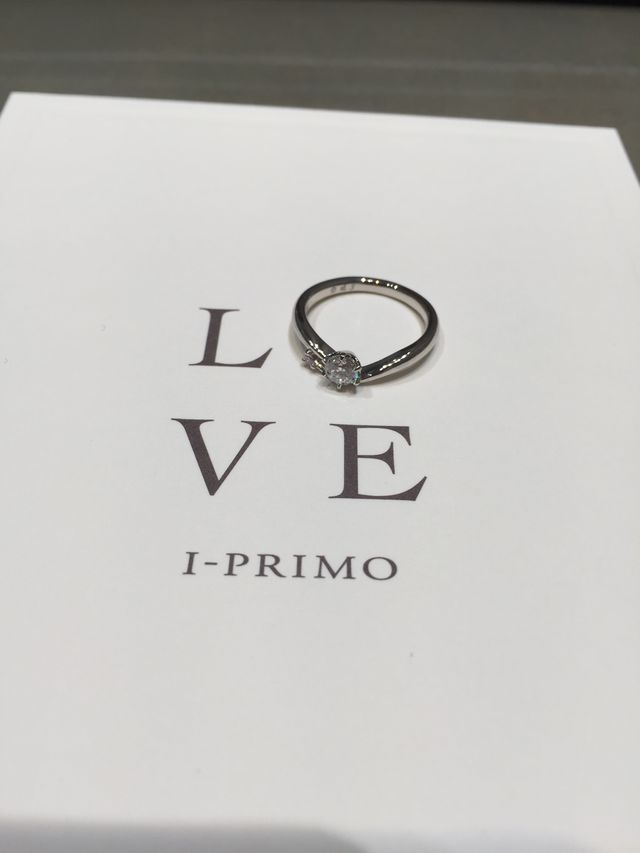 ピンクダイヤが横に着いてるのがとても可愛いです