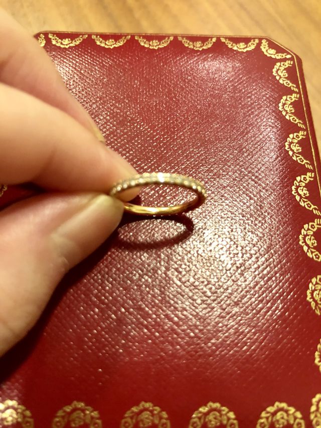 シンプルなデザイン、ピンクゴールドです。