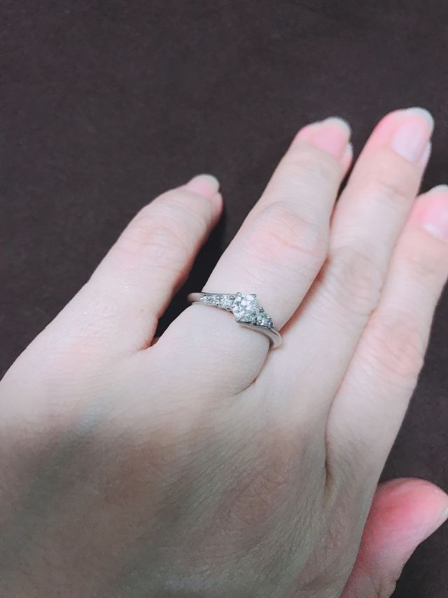 指輪の存在感とゴージャスな感じに一目惚れしました！