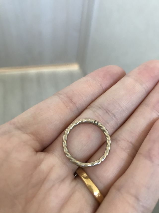 ピンクゴールド、ねじりを入れてもらいました。