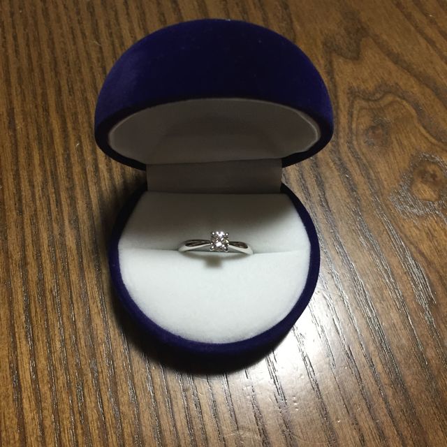 丸みのあるケースでとても可愛いです。色も深みがあります。