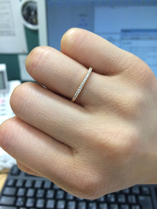 ハーフエタニティリングです。軽く気軽に着けれます。