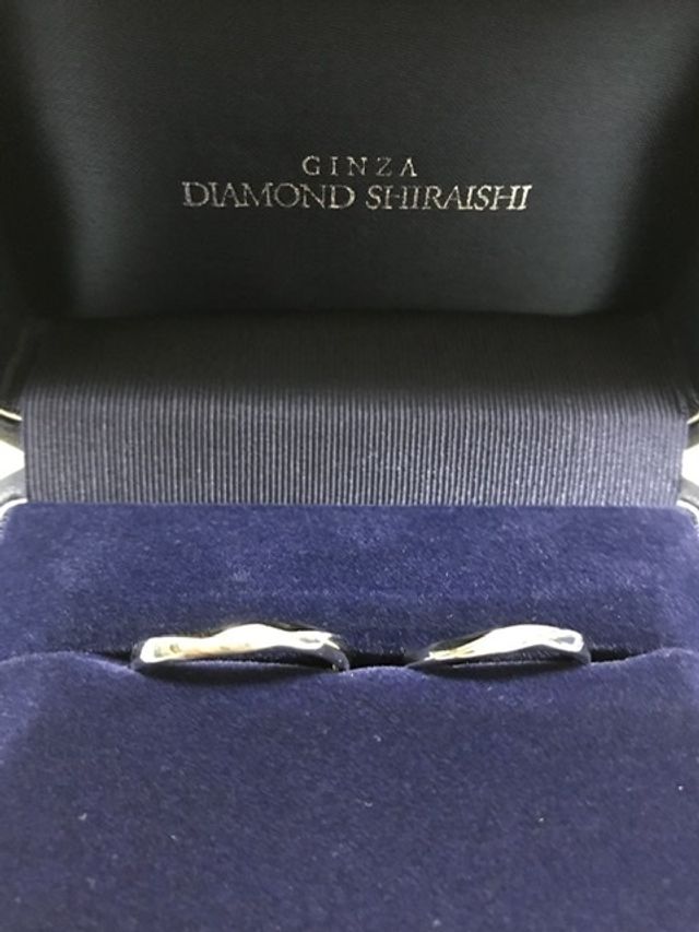 ボックスに並べた指輪です。