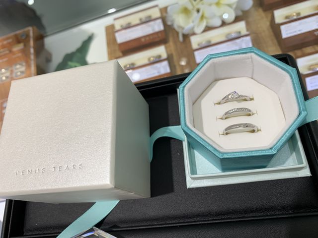 3本セットで箱に入ってました。