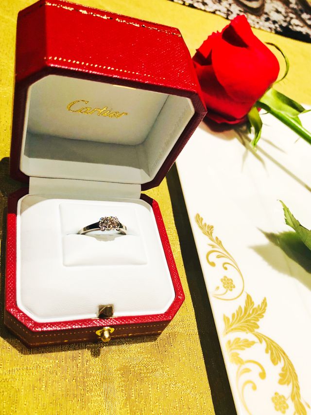 憧れの婚約指輪をプレゼントしてもらいました。憧れのデザイン！