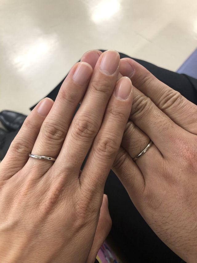結婚指輪をペアで購入！ダイヤ一石のウェーブです。