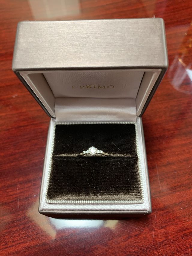 アイプリモの婚約指輪です。